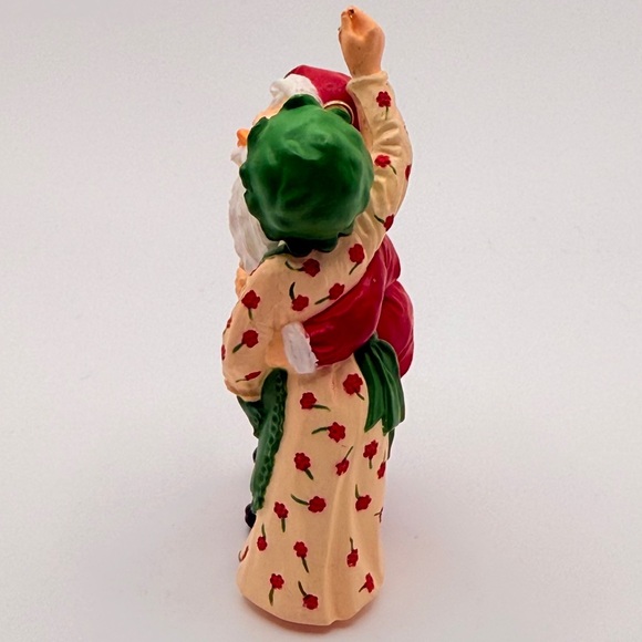 Hallmark Mr. & Mrs. Claus First in Series of Ten Merry Mistletoe Time Dated 1986 - Picture 2 of 10